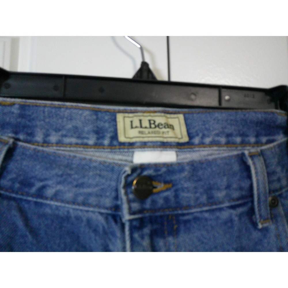 LL Bean Relaxed Fit Jeans Mens 38x32 Blue Medium Wash Denim Straight Leg - Picture 3 of 9